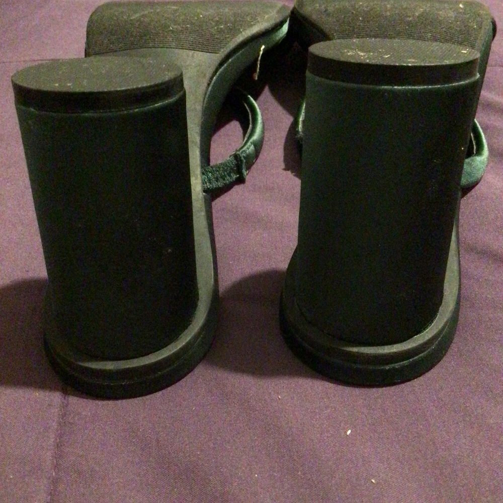 Preowned A New Day Forrest Green Slip On Sandal 8 - Picture 4 of 6